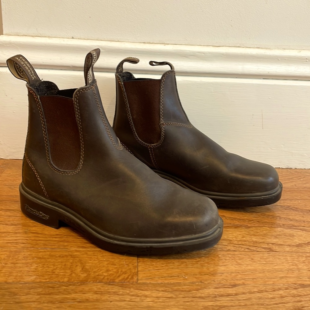 NWOT Blundstone #062 stout brown Size 5.5 (US size 8.5)